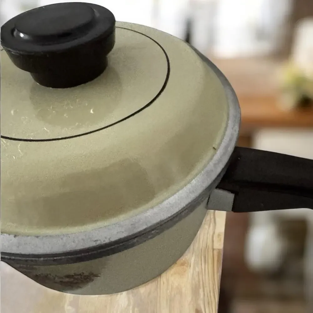Vintage Corning Ware Range Craft 1.5 Qt Saucepan with Lid | Retro Avocado Green